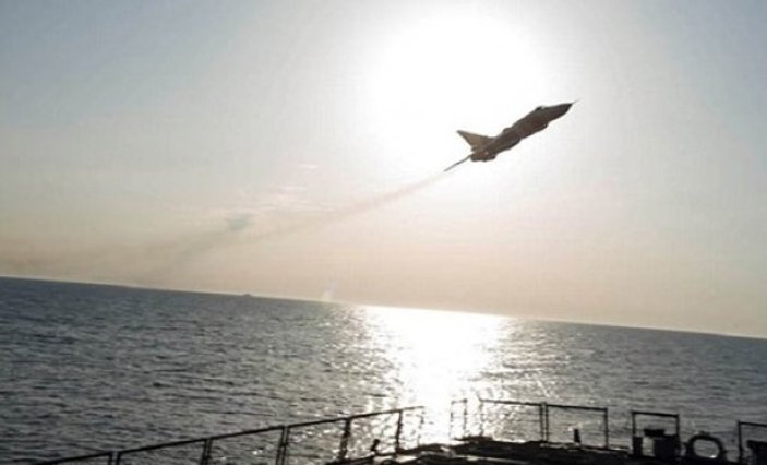 Rus uçaklarından Karadeniz'de ABD gemilerine alçak geçiş