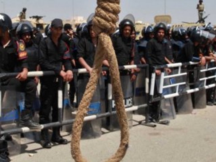 İran'da uyuşturucu suçundan 10 kişi idam edildi