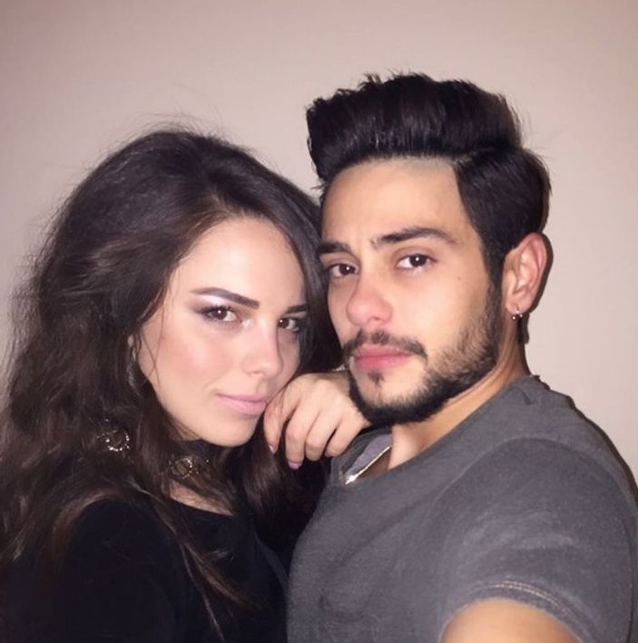 Rüzgar Erkoçlar'dan sevgilisine evlilik teklifi