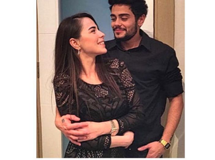 Rüzgar Erkoçlar'dan sevgilisine evlilik teklifi