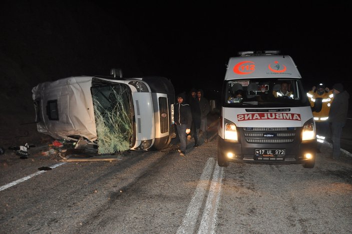Çanakkale'de kaçakları taşıyan minibüs devrildi: 7 yaralı