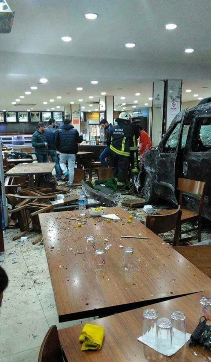 Bursa'da 10 kişinin yaralandığı kazanın görüntüsü
