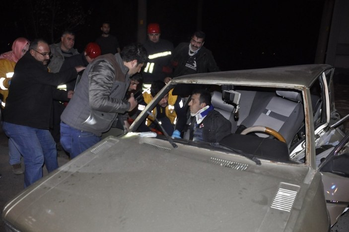 Seydişehir’ de iki otomobil çarpıştı: 6 yaralı