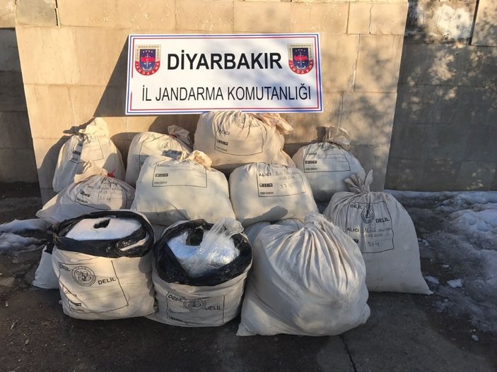 Diyarbakır'da bombalı saldırıda kullanılacak 2 araç yakalandı