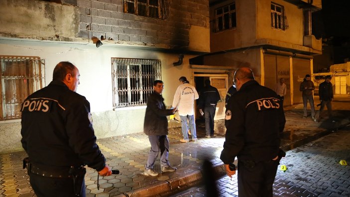 Adana'da cinayet zanlılarının annesinin evi kundaklandı