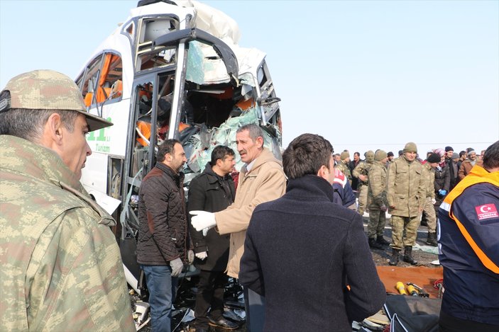 Iğdır'da otobüsler çarpıştı: 8 ölü 28 yaralı