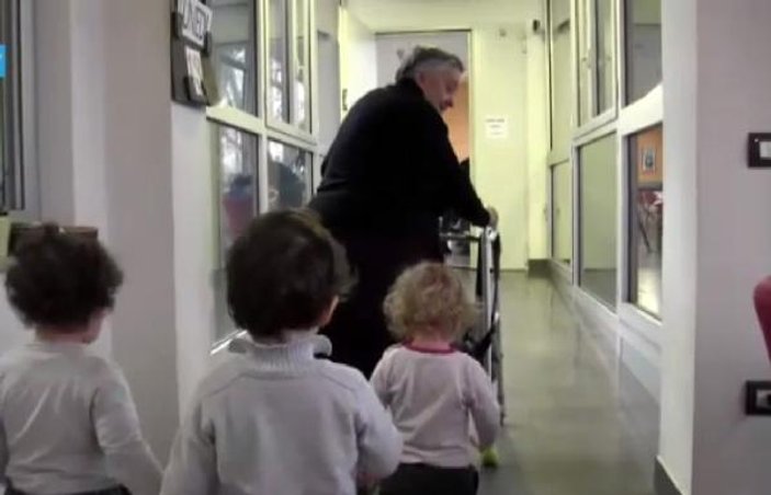 İtalya'da yaşlılarla çocukları bir araya getiren yuva