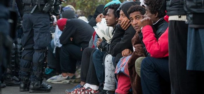 Trump imzaladı: Belgesiz göçmenlere toplu sınır dışı