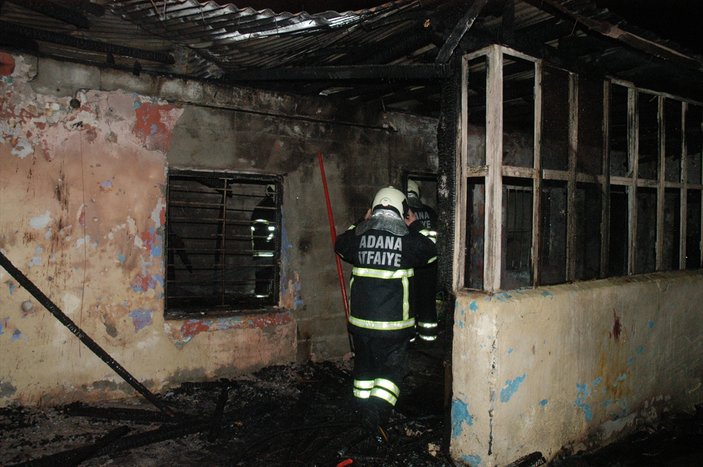 Adana'da ev yangınında 2 çocuk öldü