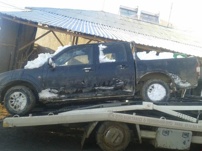 Hakkari'de terör saldırısı için kar altına gizlenen araç
