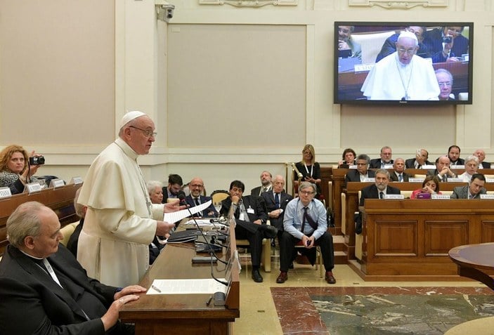 Papa Franciscus: Su için büyük bir dünya savaşı çıkabilir