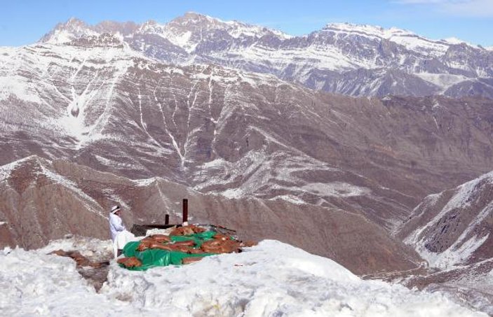 Komandolar sınırdaki dağlarda PKK'yı temizledi