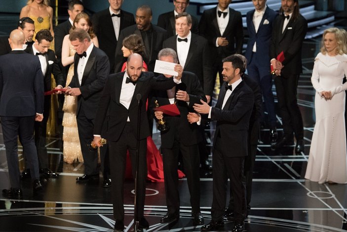 Oscar Akademisi yanlış anons için özür diledi