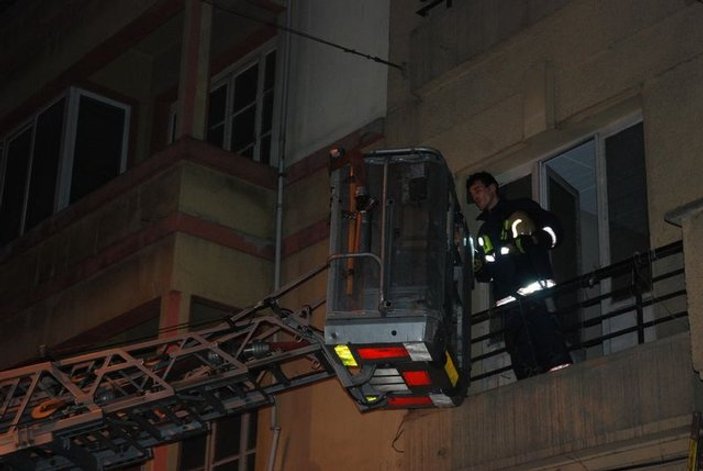 Beyoğlu'nda apartman boşluğuna düşen kişi hayatını kaybetti