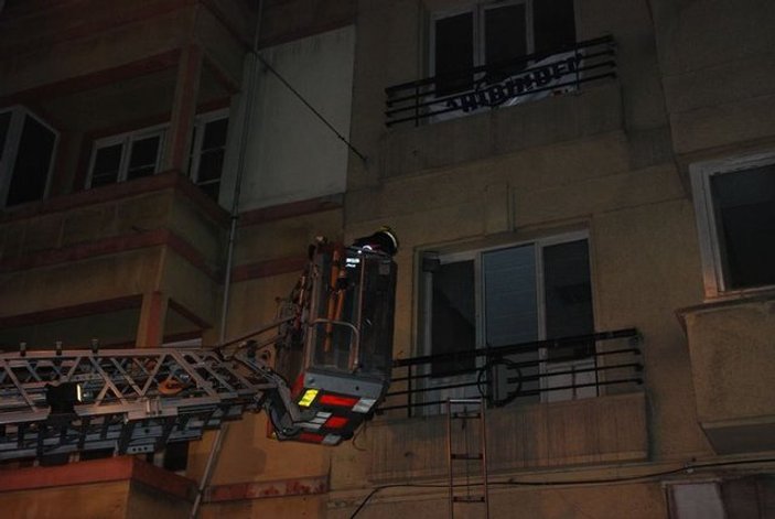 Beyoğlu'nda apartman boşluğuna düşen kişi hayatını kaybetti