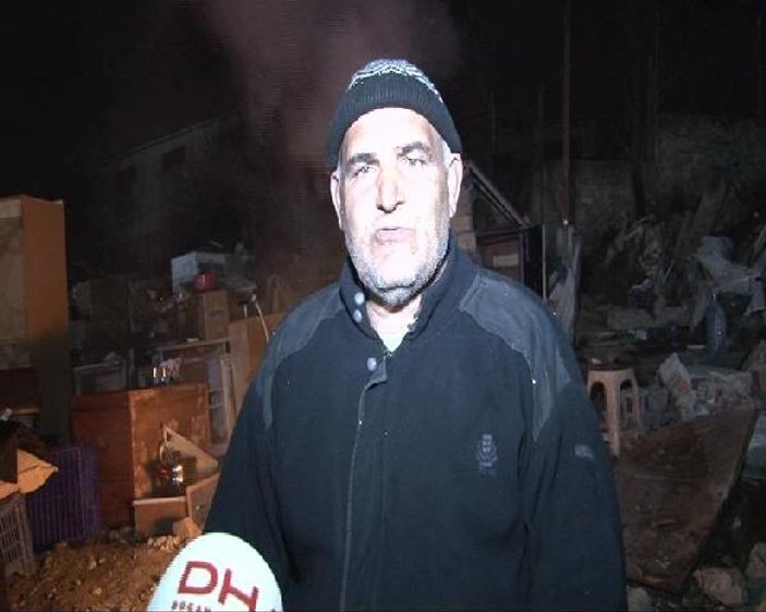 Sultangazi'de gecekonduları yıkılan aile sokakta kaldı