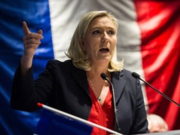 AP, Le Pen'in dokunulmazlığını kaldırdı