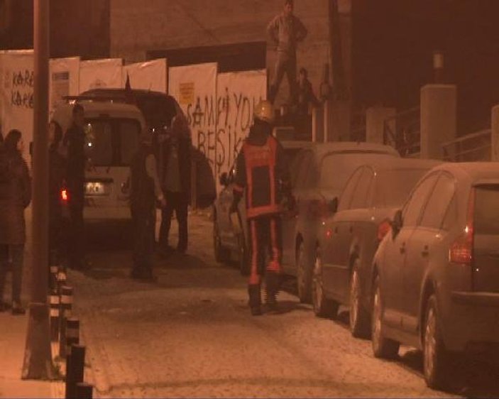 Beşiktaş'ta yeraltı elektrik kabloları yandı