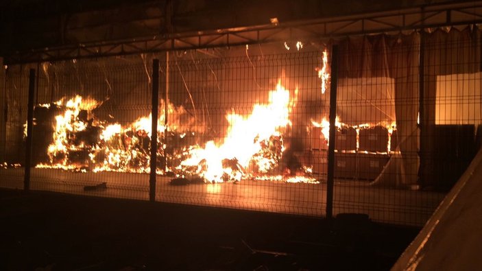 Kocaeli'de otomobil fabrikasında yangın