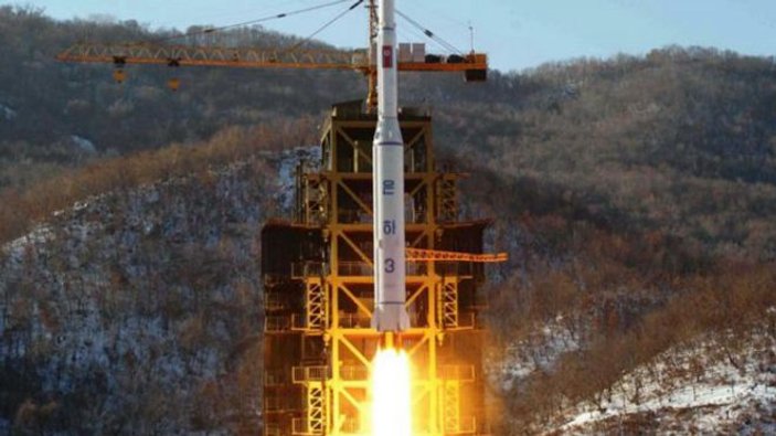 Kuzey Kore dört roket birden fırlattı 