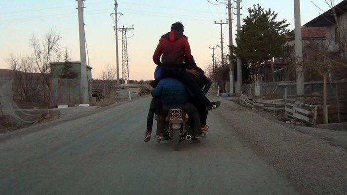 Konya'da motosiklete 8 kişi bindiler