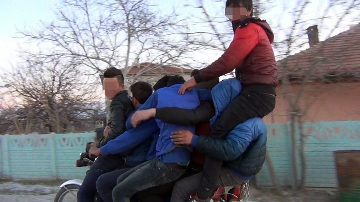Konya'da motosiklete 8 kişi bindiler