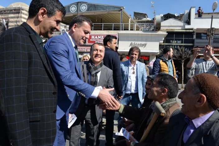 CHP'liler Diyarbakır'da 'hayır' broşürleri dağıttı