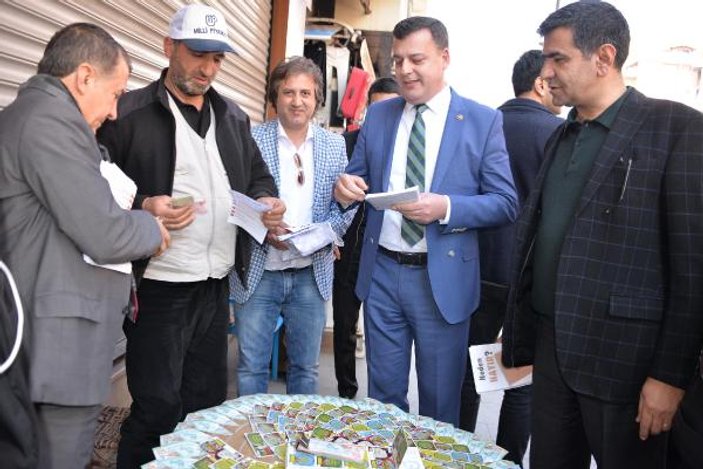 CHP'liler Diyarbakır'da 'hayır' broşürleri dağıttı