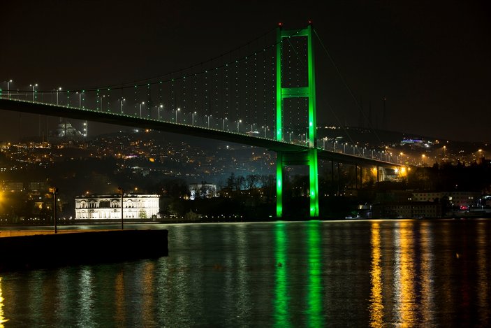 15 Temmuz Şehitler Köprüsü Yeşilay için yeşil oldu