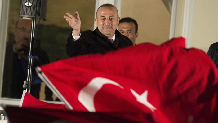 Çavuşoğlu'ndan Hamburg'da Almanya'ya demokrasi dersi