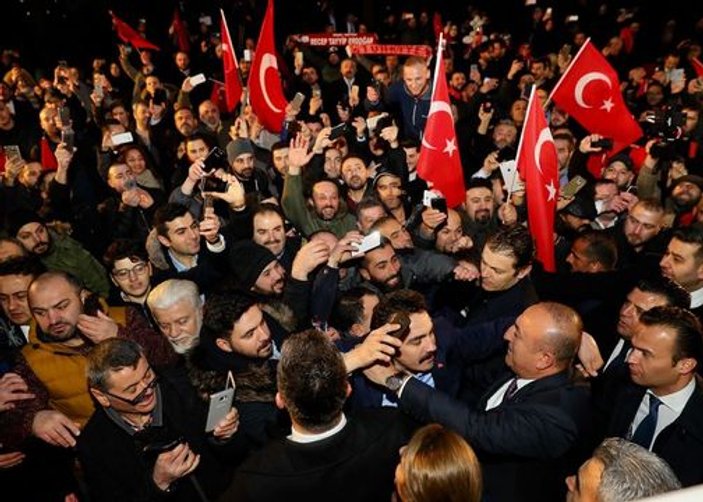 Çavuşoğlu'ndan Hamburg'da Almanya'ya demokrasi dersi