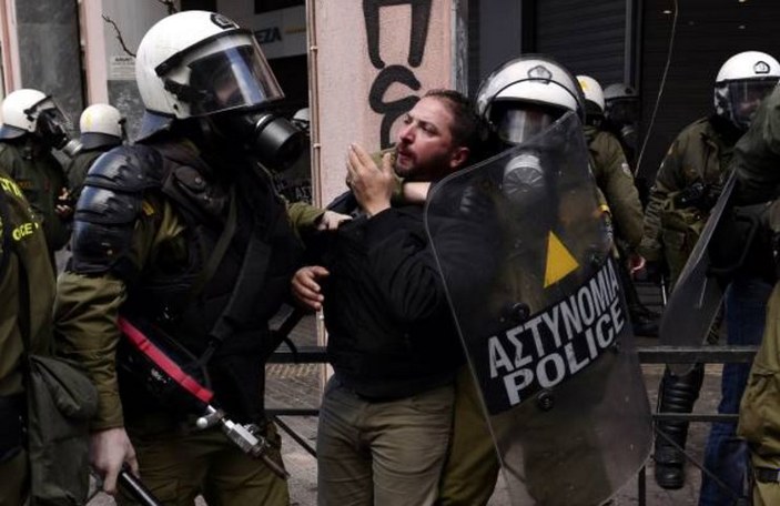 Yunanistan'da kemer sıkma protestosu