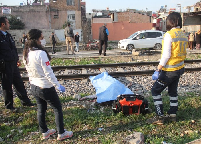 Adana'da trenin çarptığı genç kız öldü