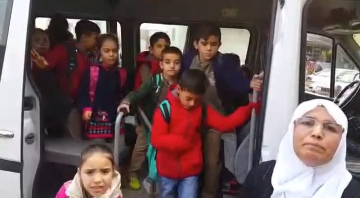 Adana'da 17 kişilik servisten 48 öğrenci çıktı