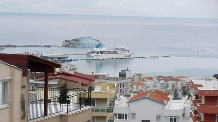 Sezonun ilk turist gemisi Kuşadası’na geldi