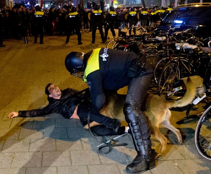Hollanda polisi yardıma giden Erhan Çelik'e saldırdı