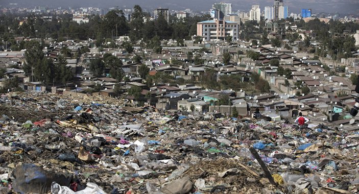 Etiyopya'da çöp tepeleri evleri yıktı: 46 ölü