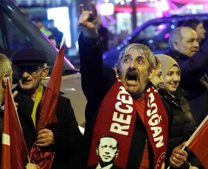 Hollanda'daki Türkler'in polisleri püskürttüğü an