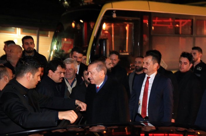Cumhurbaşkanı Erdoğan'dan minibüs durağına ziyaret