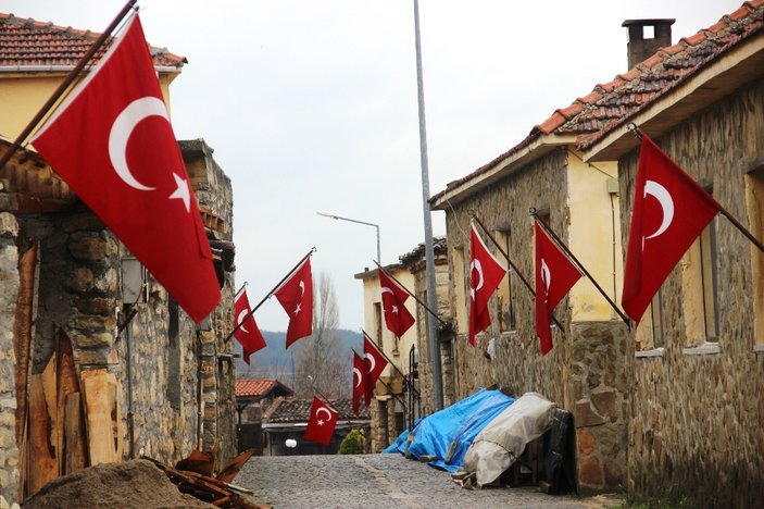 Bigalı köyünde her evde bir Türk bayrağı asılı