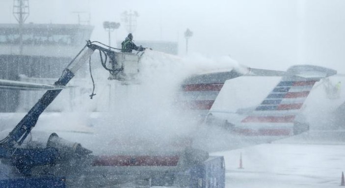 ABD’de kar fırtınası: 8 bin uçak seferi iptal