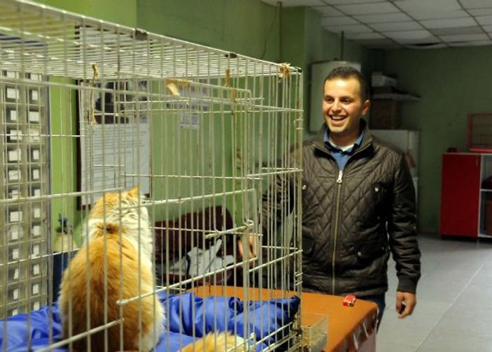 El Bab'da kurtardığı kediyi G.Antep'te ziyaret etti