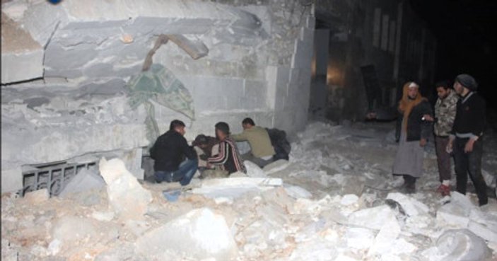Halep'te camiye hava saldırısı: 58 ölü