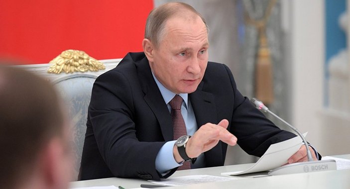 Putin: Yazım eğri büğrü, okuyamıyorum