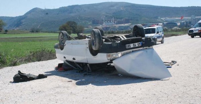 Manisa'da mıcırlı yolda kaza: 1 ölü 2 yaralı