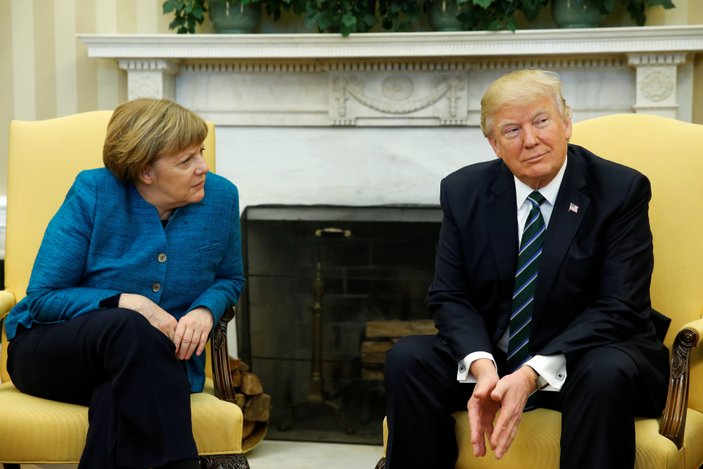 Merkel'in ezikliği Alman medyasını rahatsız ediyor