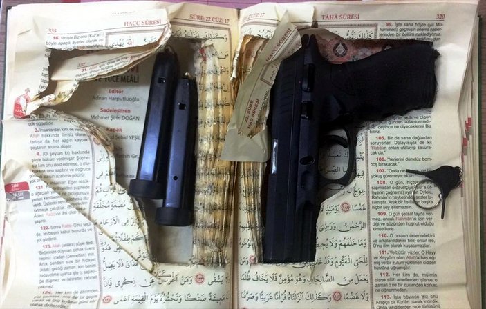 Aydın'da Kur'an içerisine gizlenmiş silah bulundu