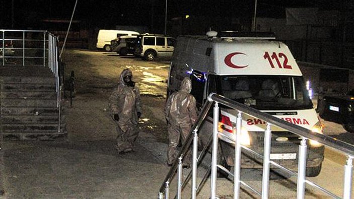 Kilis’e getirilen Suriyeli 2 yaralıya KBRN kontrolü