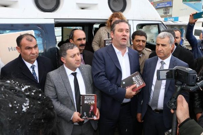 Buca Belediye Başkanı Erzincan'da Nutuk dağıttı