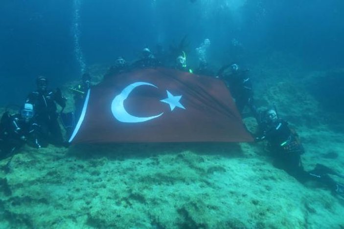 Antalya'da dalış sezonu şehitler anılarak açıldı